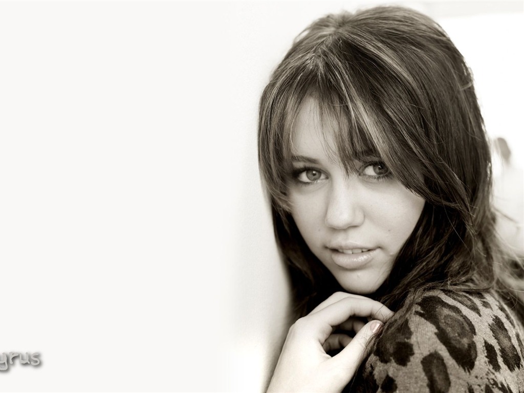 Miley Cyrus #012 - 1024x768 Wallpapers Pictures Photos Images