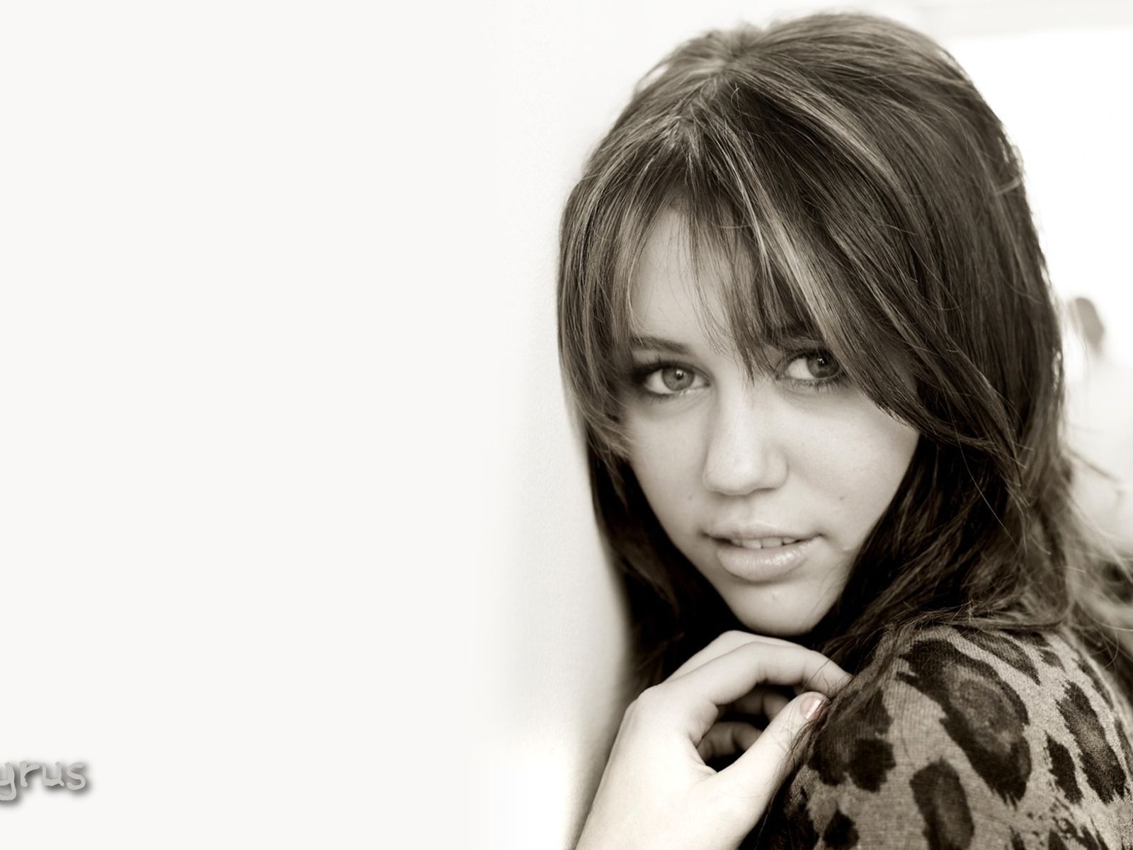 Miley Cyrus #012 - 1600x1200 Wallpapers Pictures Photos Images