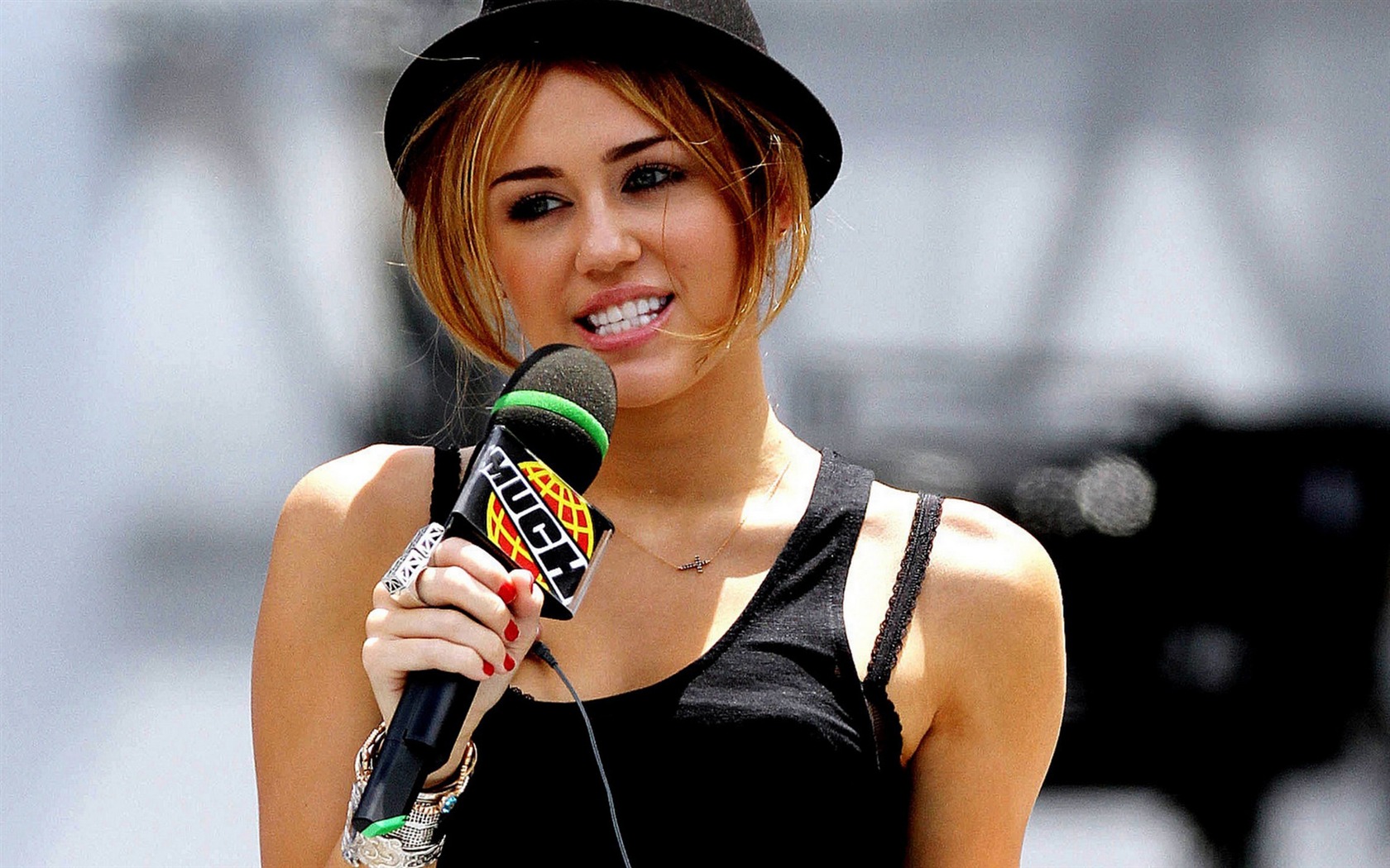 Miley Cyrus #018 - 1680x1050 Wallpapers Pictures Photos Images