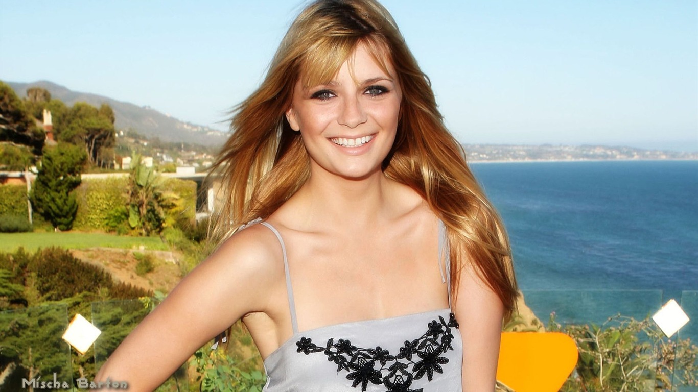 Mischa Barton #075 - 1366x768 Wallpapers Pictures Photos Images