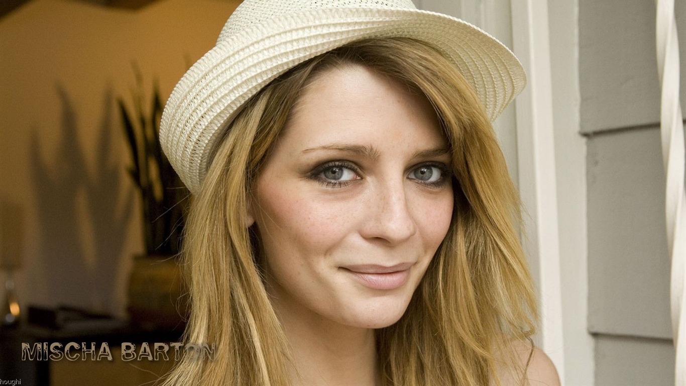 Mischa Barton #077 - 1366x768 Wallpapers Pictures Photos Images