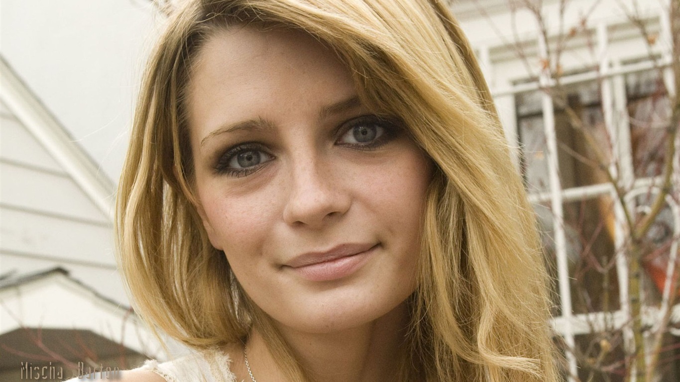 Mischa Barton #078 - 1366x768 Wallpapers Pictures Photos Images