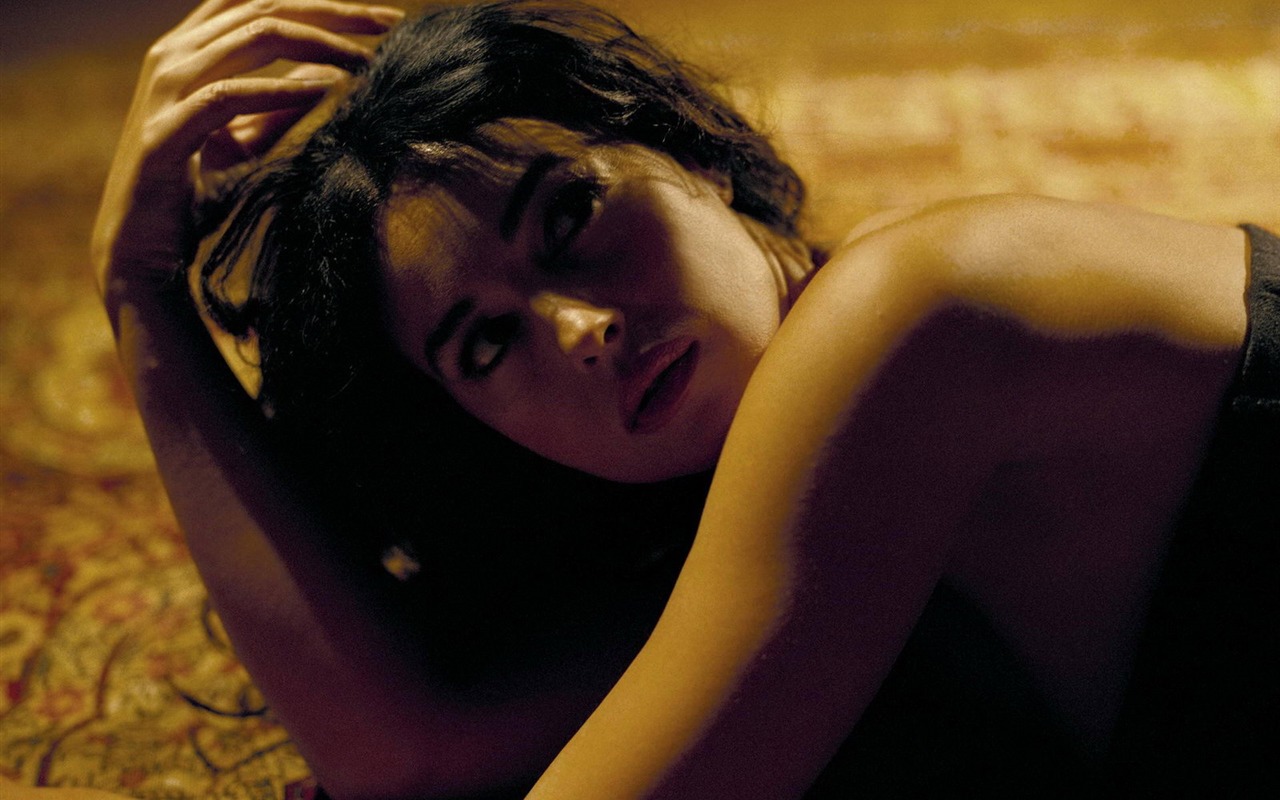 Monica Bellucci #004 - 1280x800 Wallpapers Pictures Photos Images