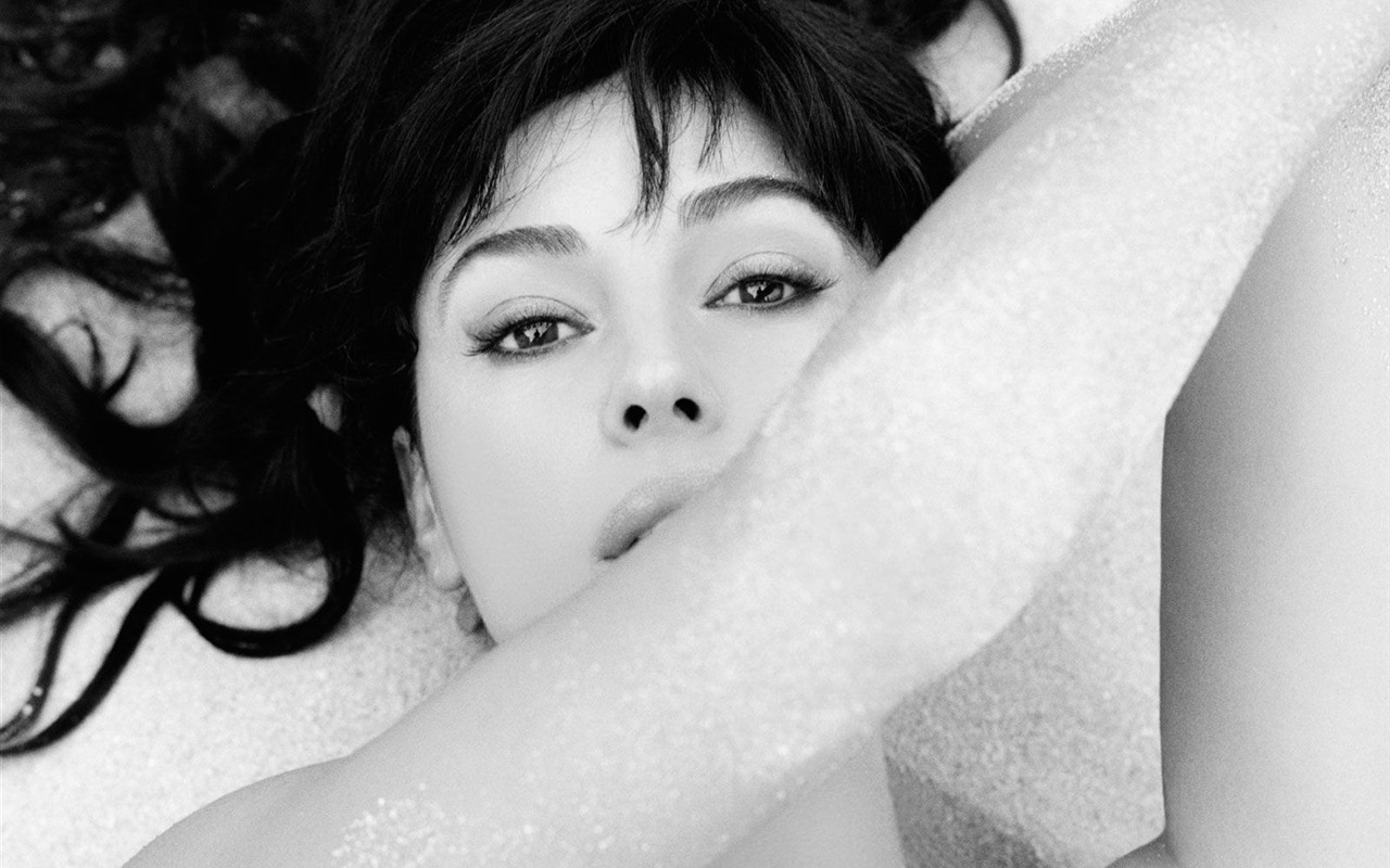 Monica Bellucci #040 - 1280x800 Wallpapers Pictures Photos Images