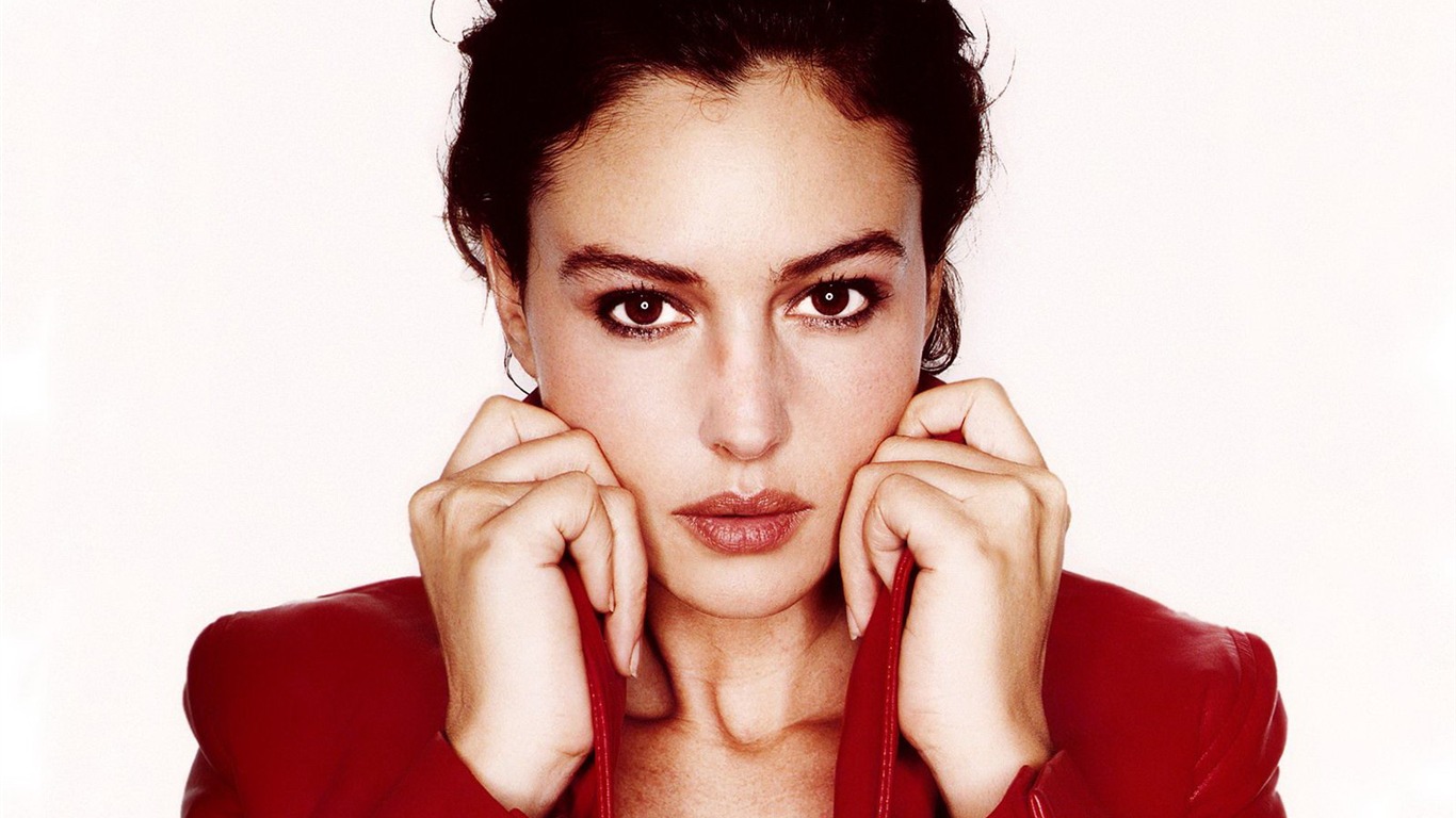 Monica Bellucci #034 - 1366x768 Wallpapers Pictures Photos Images