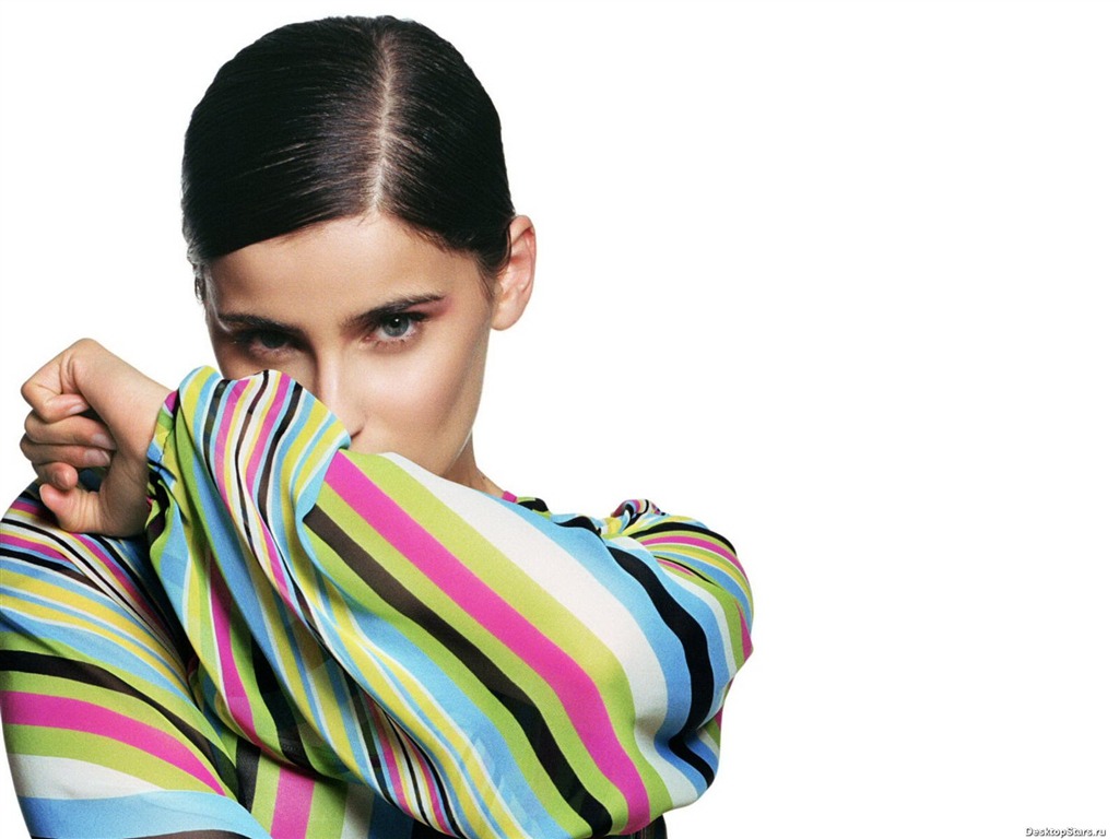 Nelly Furtado #004 - 1024x768 Wallpapers Pictures Photos Images