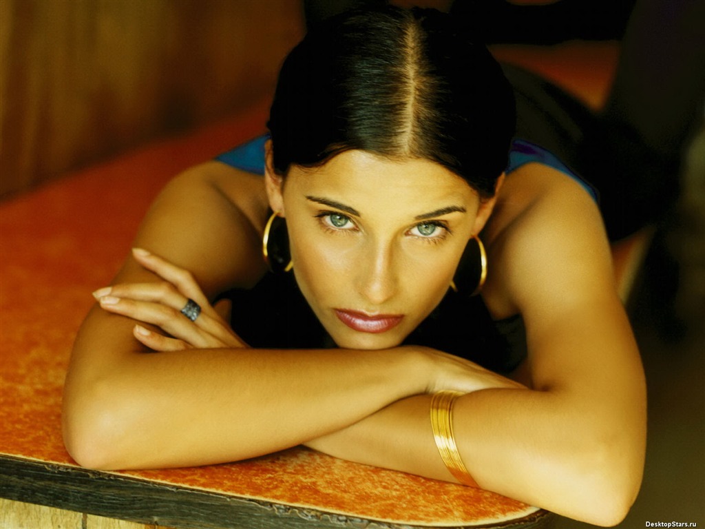 Nelly Furtado #009 - 1024x768 Wallpapers Pictures Photos Images