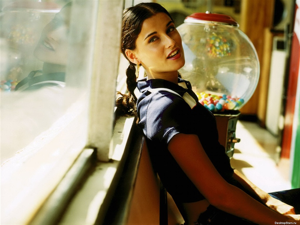 Nelly Furtado #011 - 1024x768 Wallpapers Pictures Photos Images