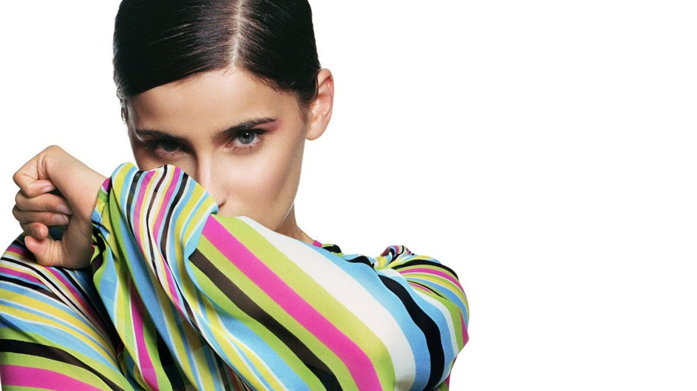 Nelly Furtado #004 - 1366x768 Wallpapers Pictures Photos Images