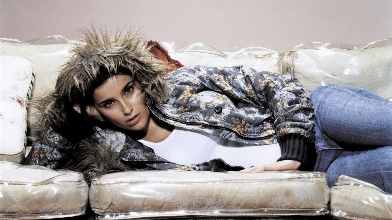 Nelly Furtado #005 - 1366x768 Wallpapers Pictures Photos Images