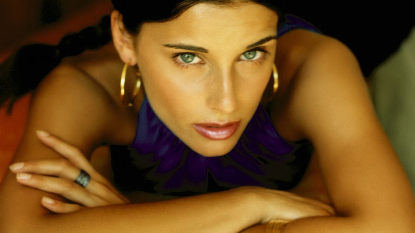 Nelly Furtado #010 - 1366x768 Wallpapers Pictures Photos Images