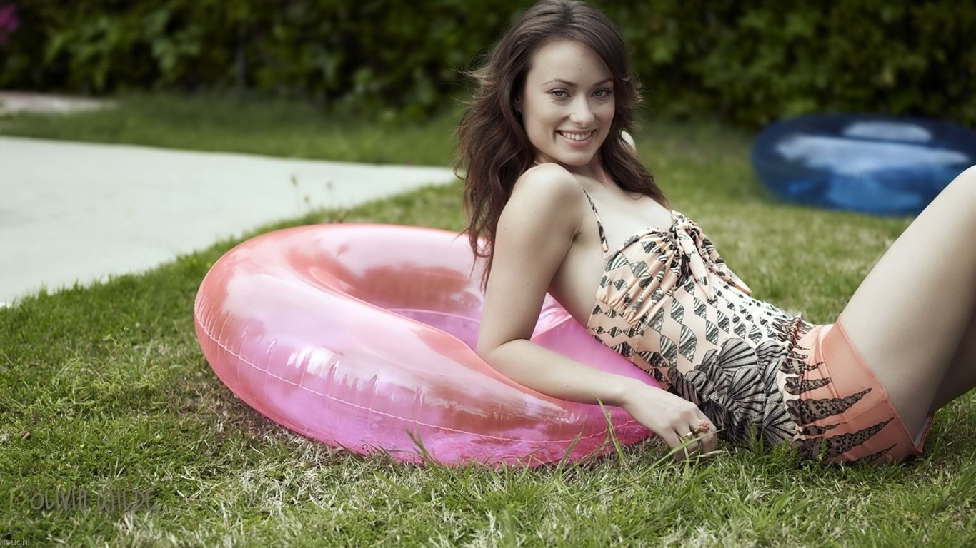 Olivia Wilde #042 - 1366x768 Wallpapers Pictures Photos Images