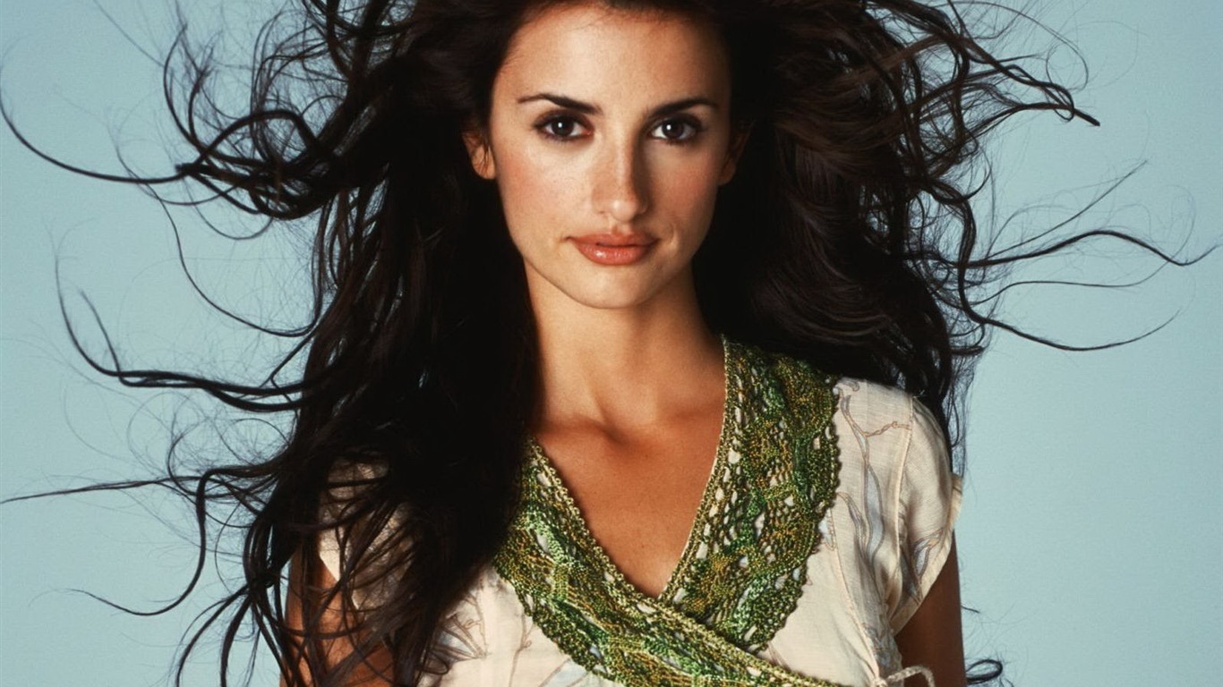 Penelope Cruz #022 - 1366x768 Wallpapers Pictures Photos Images