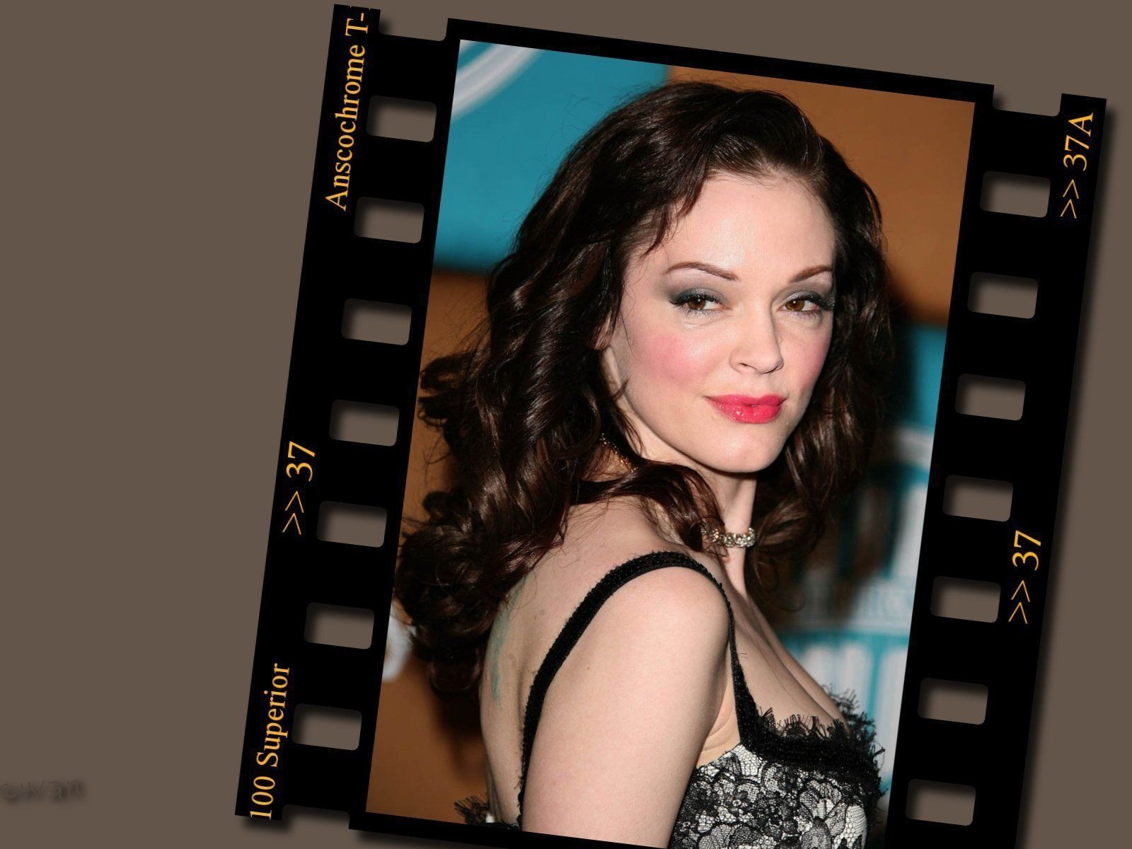 Rose McGowan #005 - 1600x1200 Wallpapers Pictures Photos Images