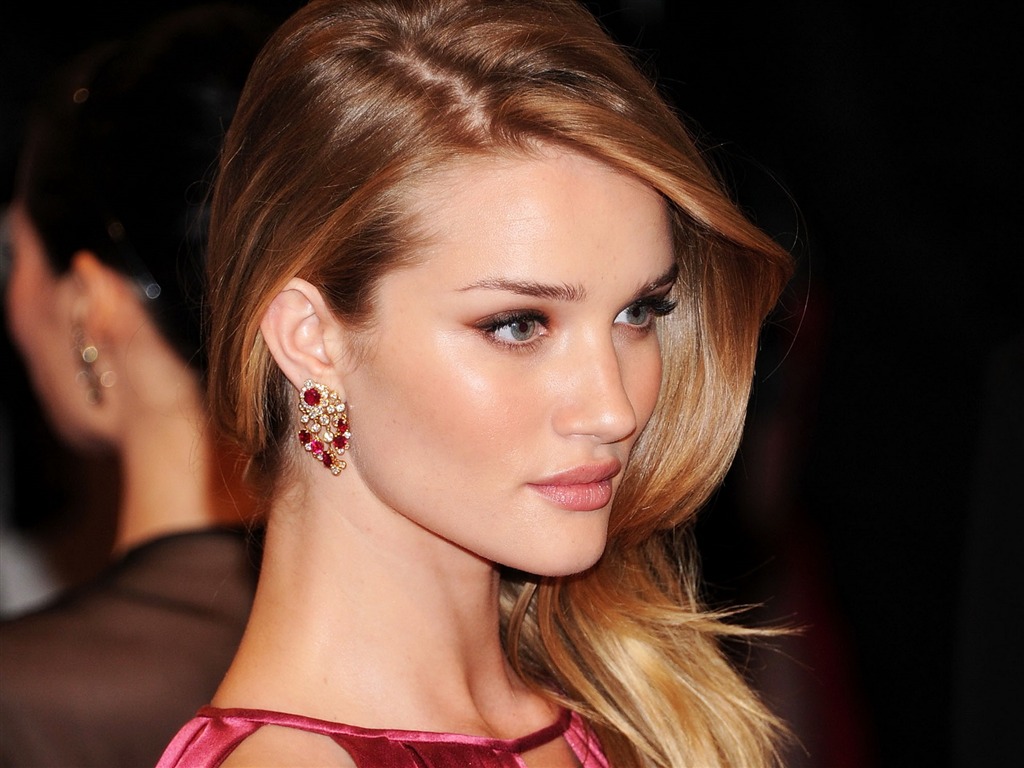 Rosie Huntington Whiteley #006 - 1024x768 Wallpapers Pictures Photos Images