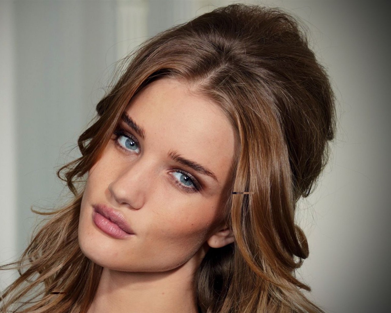 Rosie Huntington Whiteley #005 - 1280x1024 Wallpapers Pictures Photos Images
