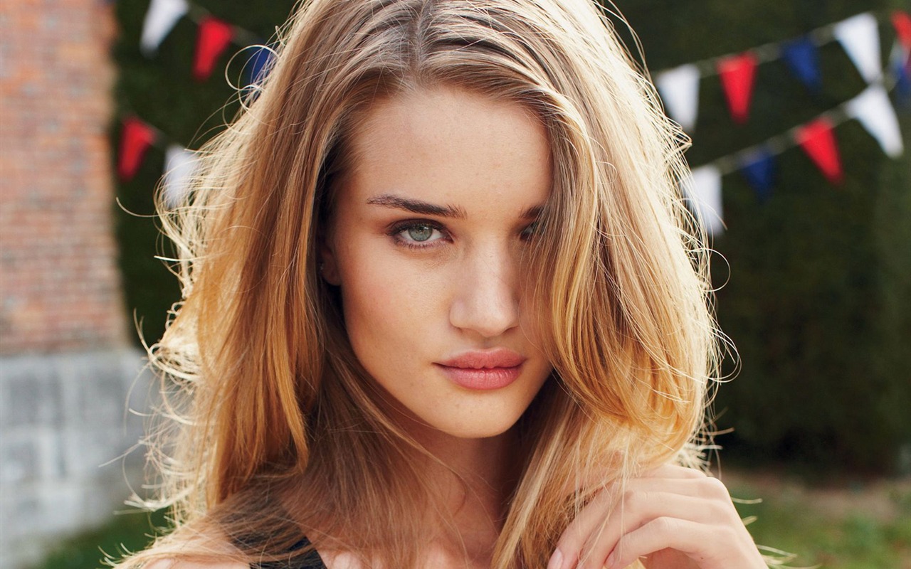 Rosie Huntington Whiteley #004 - 1280x800 Wallpapers Pictures Photos Images