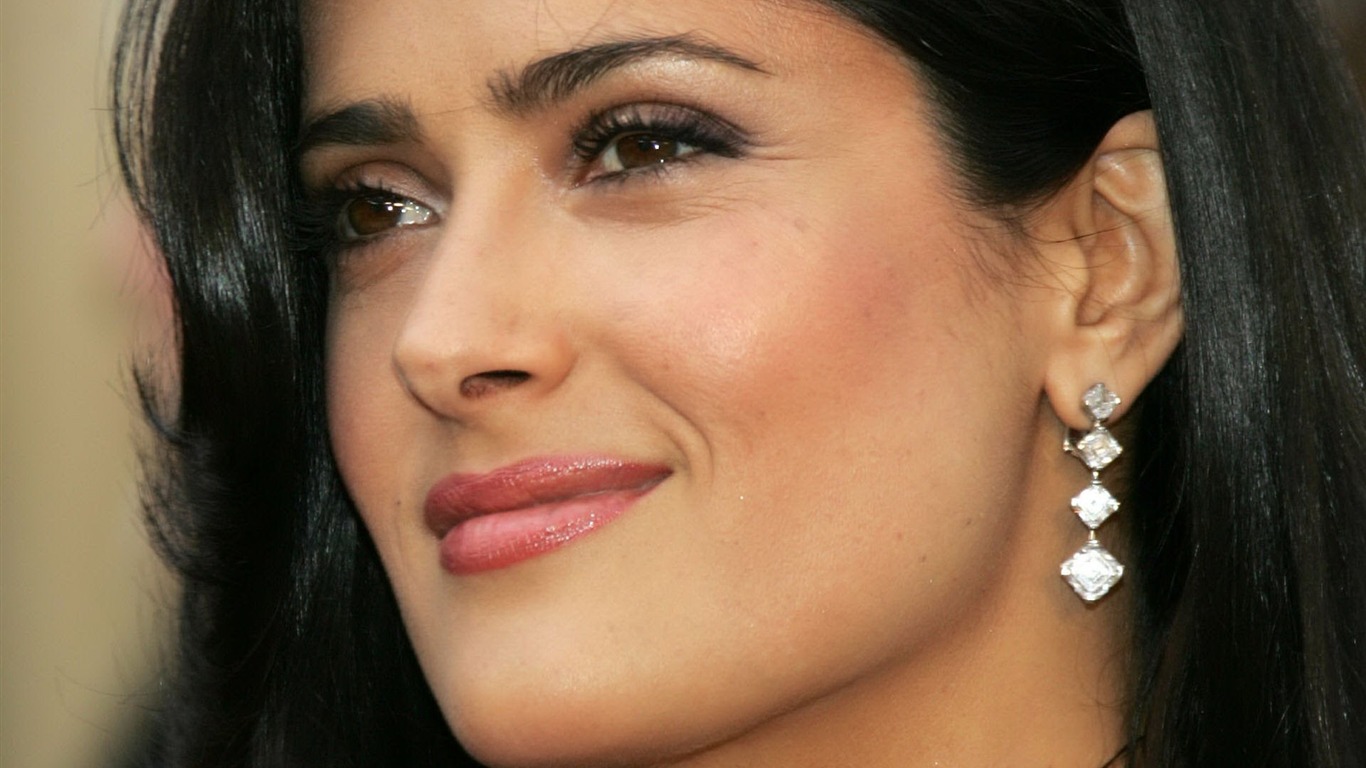 Salma Hayek #019 - 1366x768 Wallpapers Pictures Photos Images