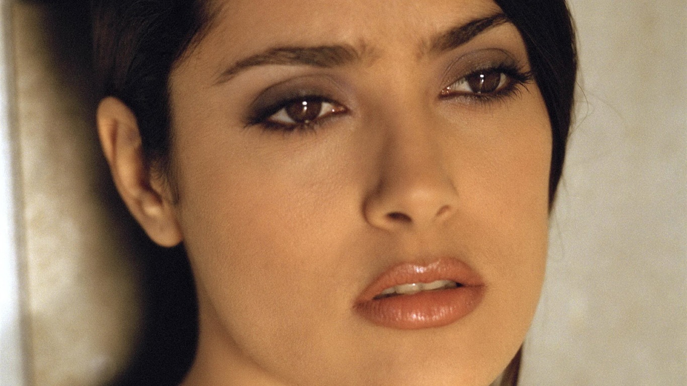 Salma Hayek #020 - 1366x768 Wallpapers Pictures Photos Images