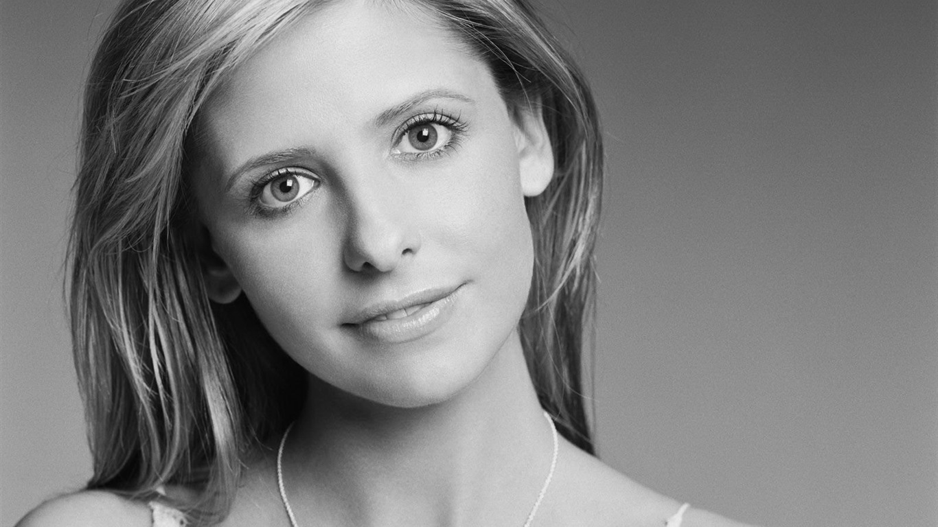 Sarah Michelle Gellar #004 - 1366x768 Wallpapers Pictures Photos Images