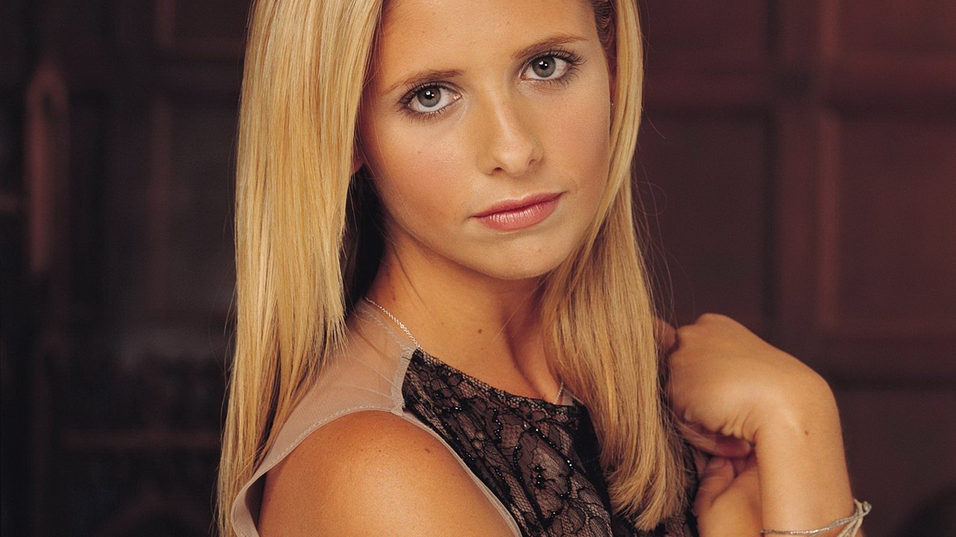 Sarah Michelle Gellar #017 - 1366x768 Wallpapers Pictures Photos Images