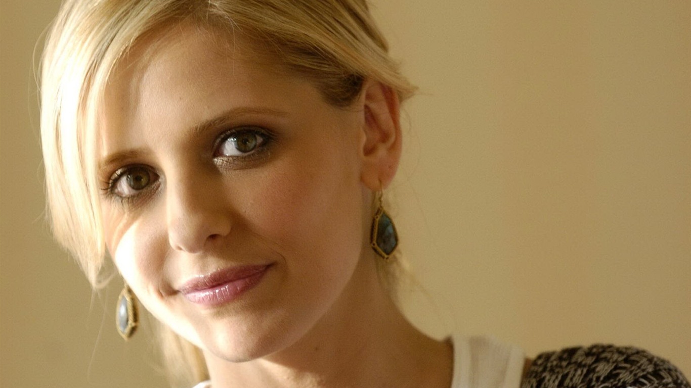 Sarah Michelle Gellar #043 - 1366x768 Wallpapers Pictures Photos Images
