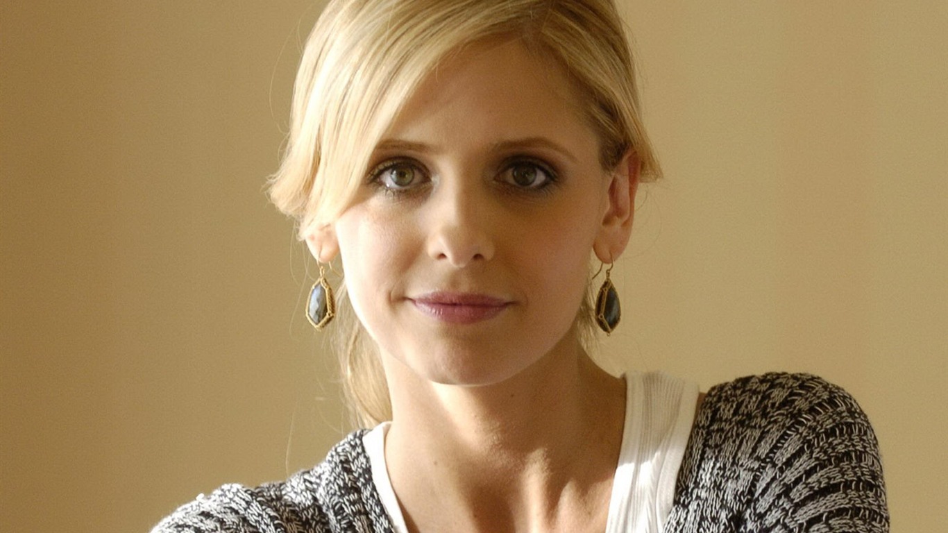 Sarah Michelle Gellar #044 - 1366x768 Wallpapers Pictures Photos Images