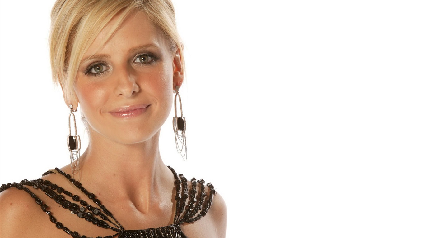 Sarah Michelle Gellar #047 - 1366x768 Wallpapers Pictures Photos Images