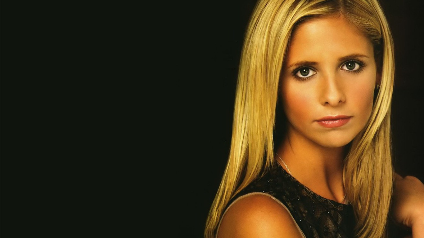 Sarah Michelle Gellar #062 - 1366x768 Wallpapers Pictures Photos Images