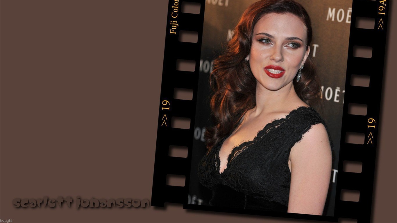 Scarlett Johansson #049 - 1366x768 Wallpapers Pictures Photos Images