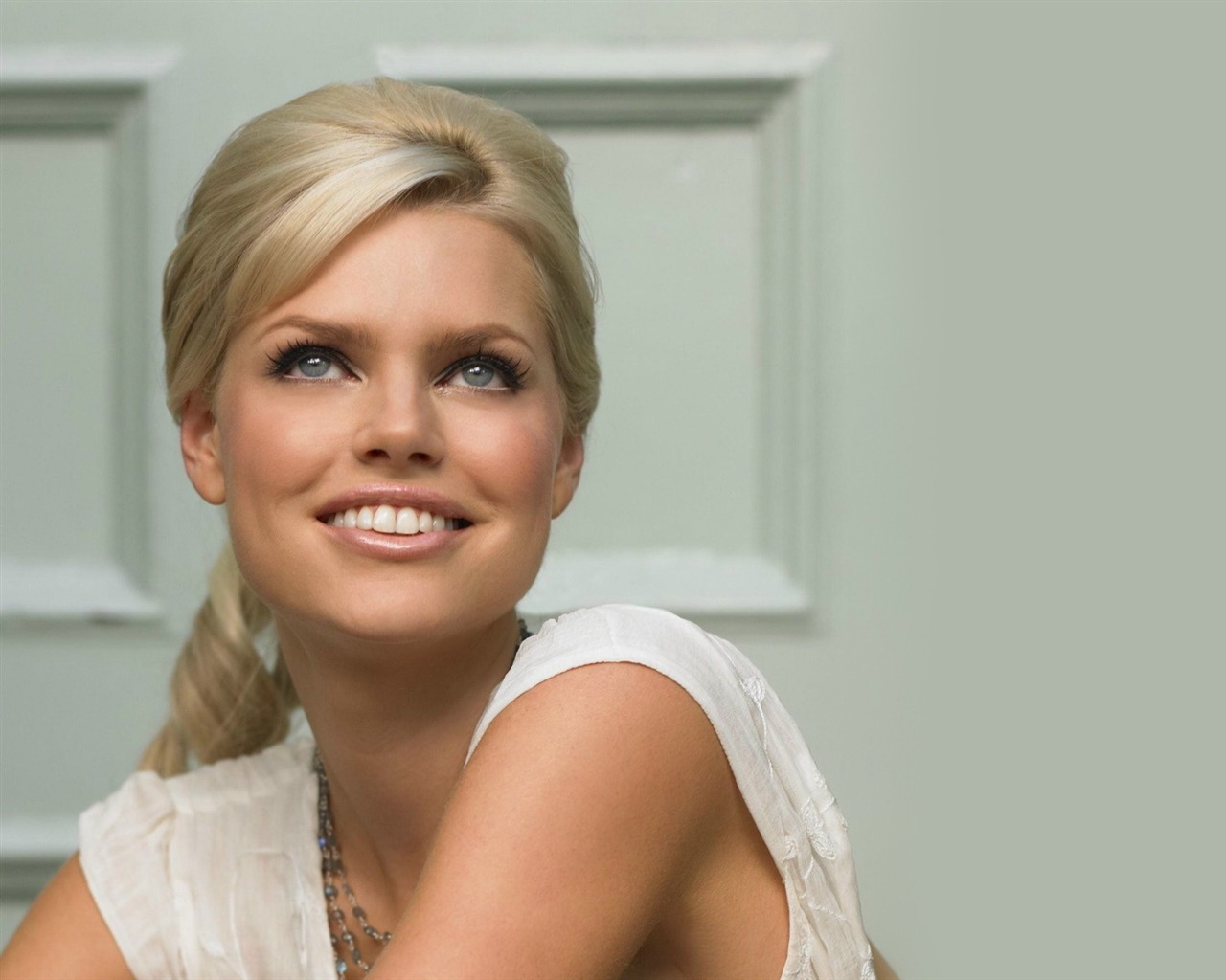 Sophie Monk #004 - 1280x1024 Wallpapers Pictures Photos Images
