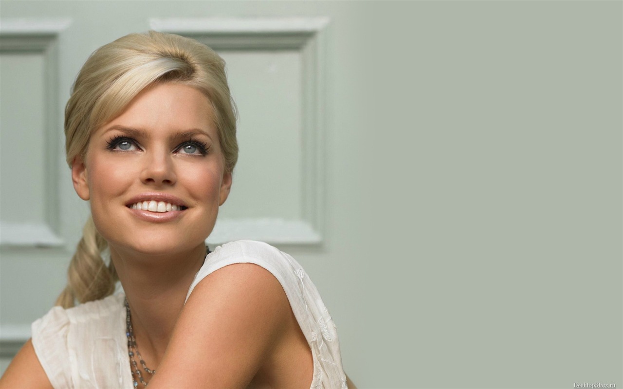 Sophie Monk #004 - 1280x800 Wallpapers Pictures Photos Images