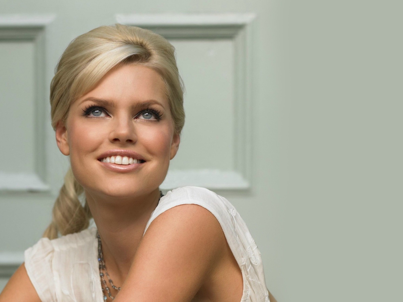 Sophie Monk #004 - 1600x1200 Wallpapers Pictures Photos Images