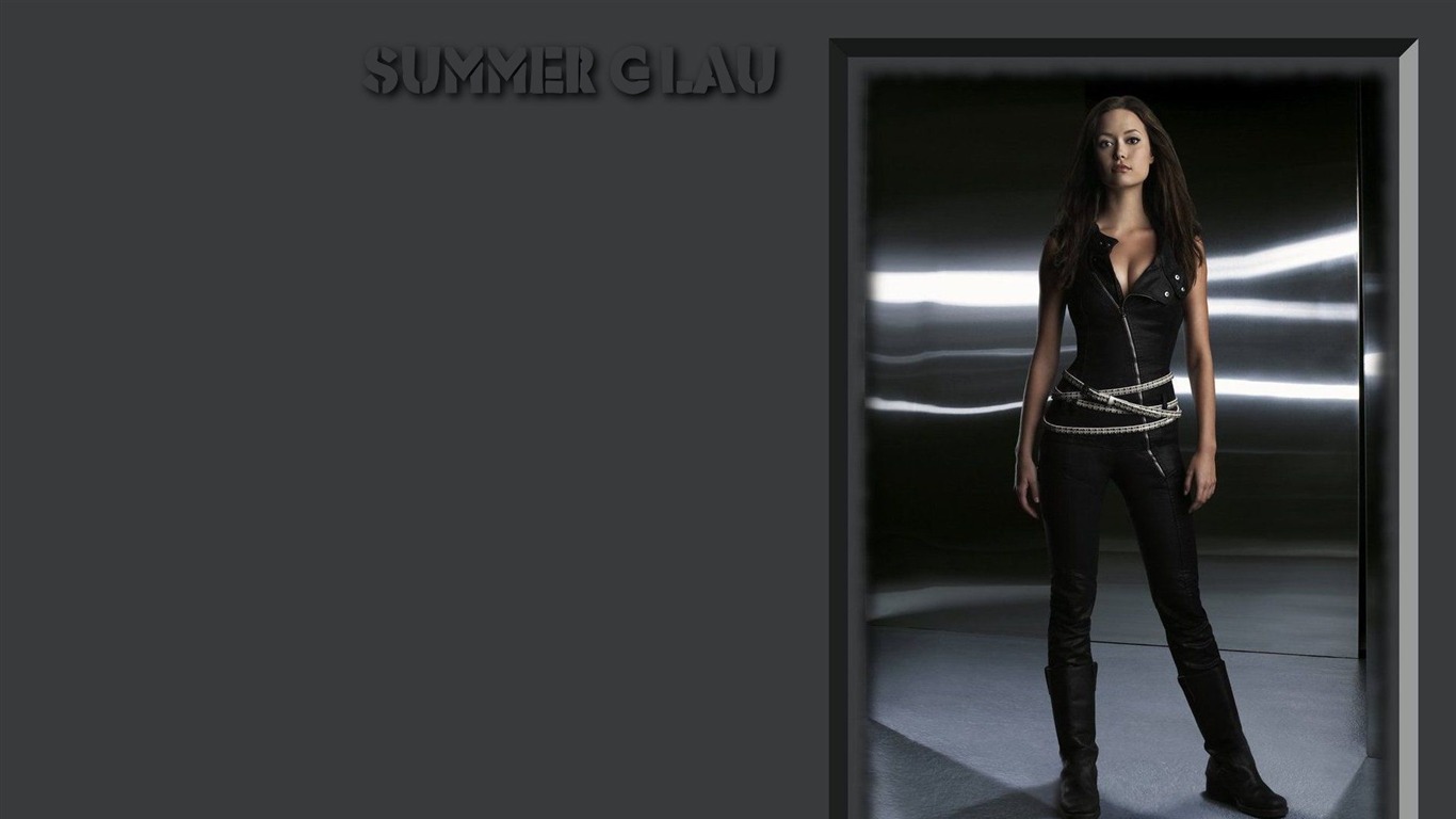 Summer Glau #003 - 1366x768 Wallpapers Pictures Photos Images