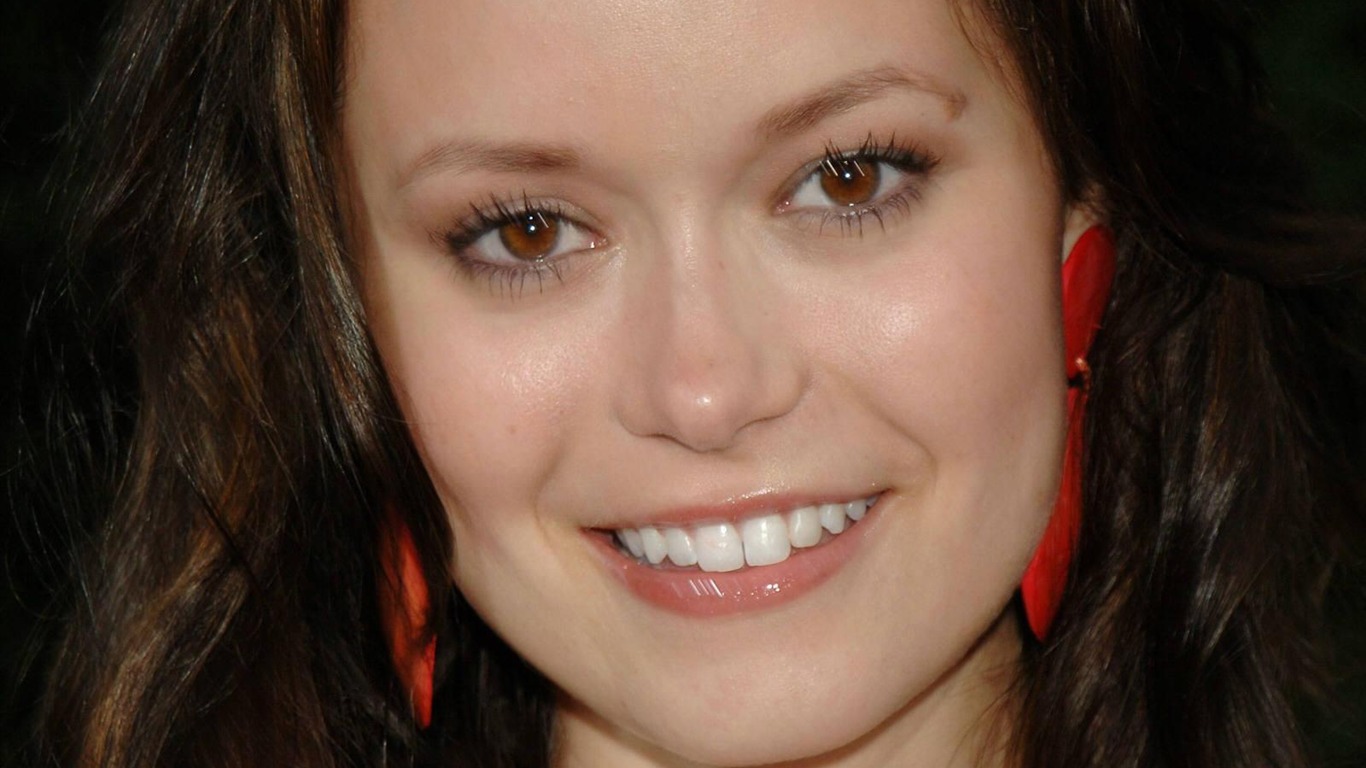 Summer Glau #034 - 1366x768 Wallpapers Pictures Photos Images