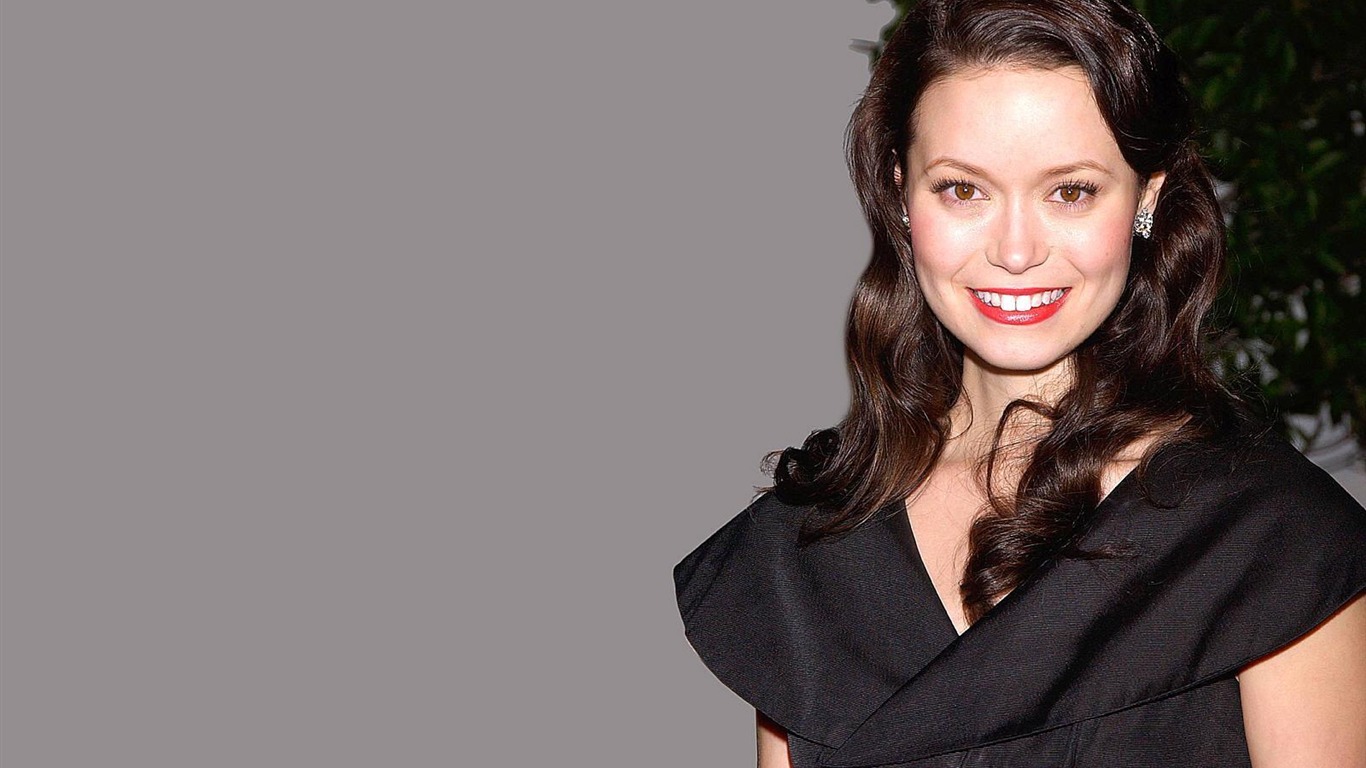 Summer Glau #037 - 1366x768 Wallpapers Pictures Photos Images