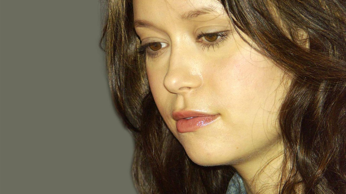 Summer Glau #040 - 1366x768 Wallpapers Pictures Photos Images