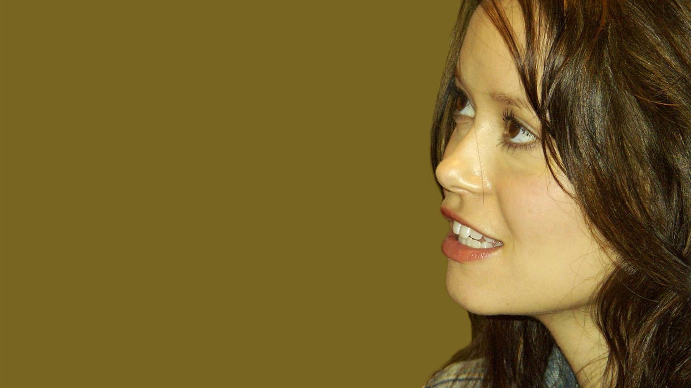 Summer Glau #041 - 1366x768 Wallpapers Pictures Photos Images