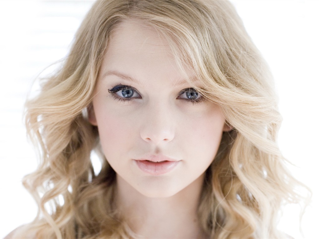 Taylor Swift #001 - 1024x768 Wallpapers Pictures Photos Images