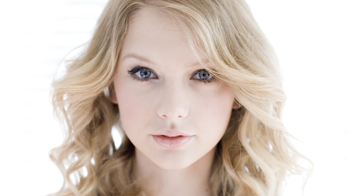 Taylor Swift #001 - 1366x768 Wallpapers Pictures Photos Images