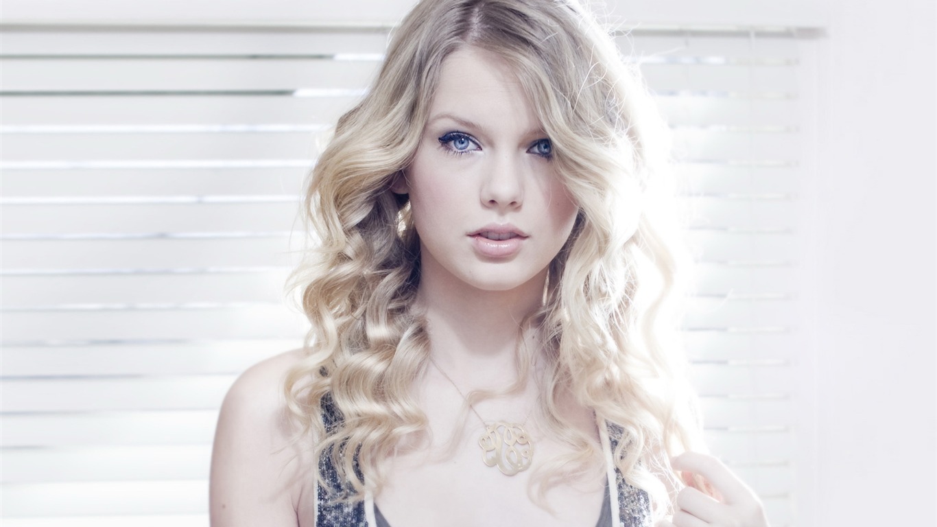 Taylor Swift #002 - 1366x768 Wallpapers Pictures Photos Images