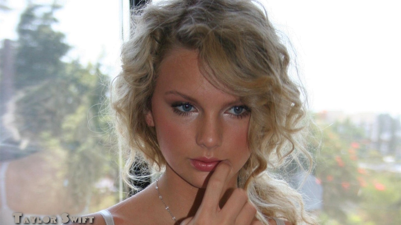 Taylor Swift #074 - 1366x768 Wallpapers Pictures Photos Images