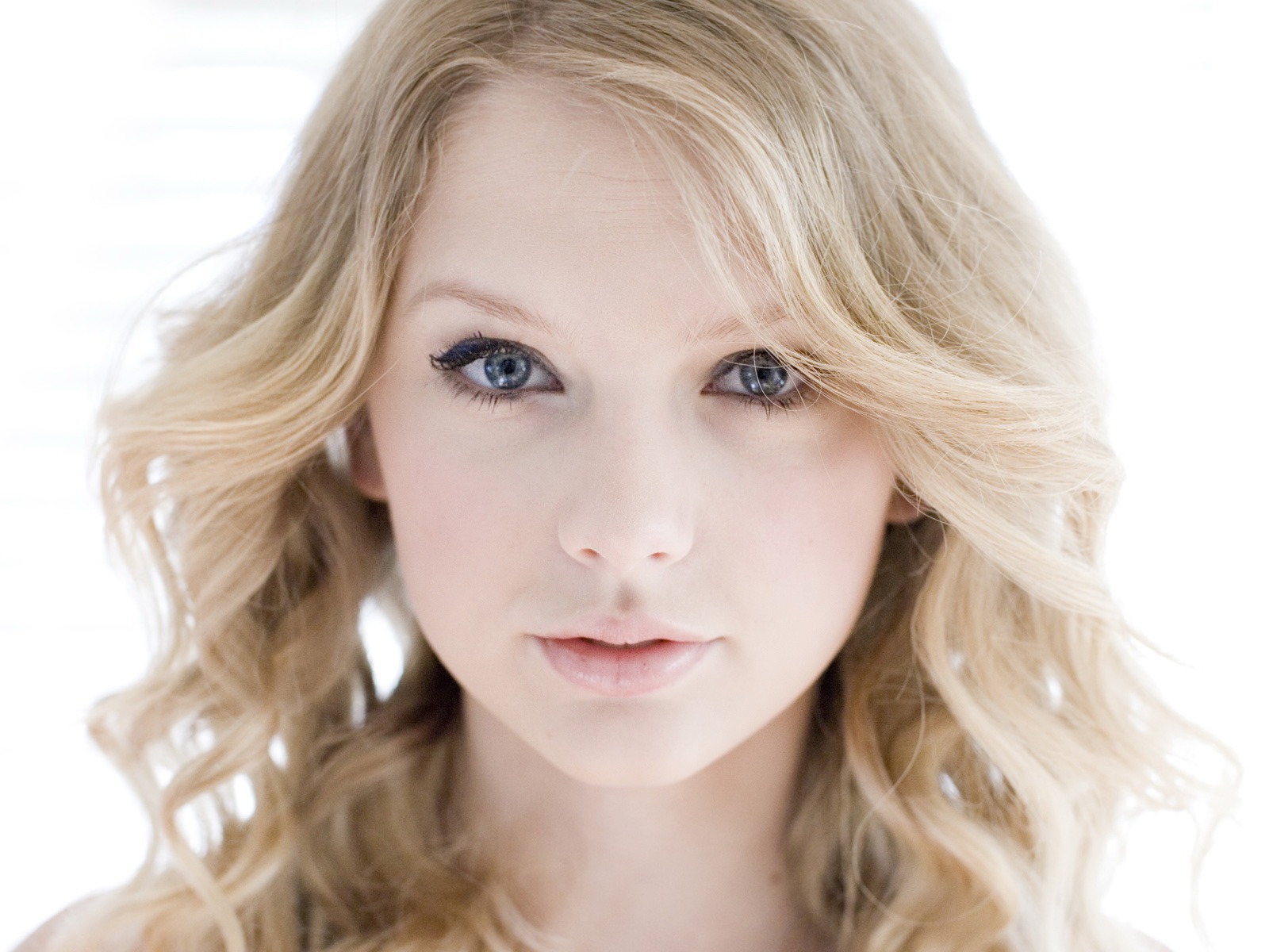 Taylor Swift #001 - 1600x1200 Wallpapers Pictures Photos Images