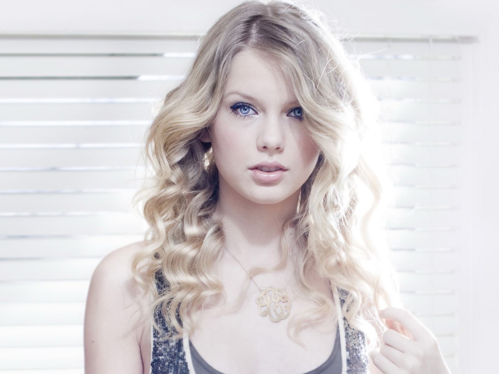 Taylor Swift #002 - 1600x1200 Wallpapers Pictures Photos Images