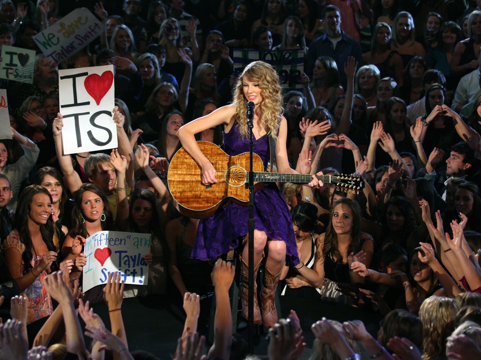 Taylor Swift #032 - 1600x1200 Wallpapers Pictures Photos Images