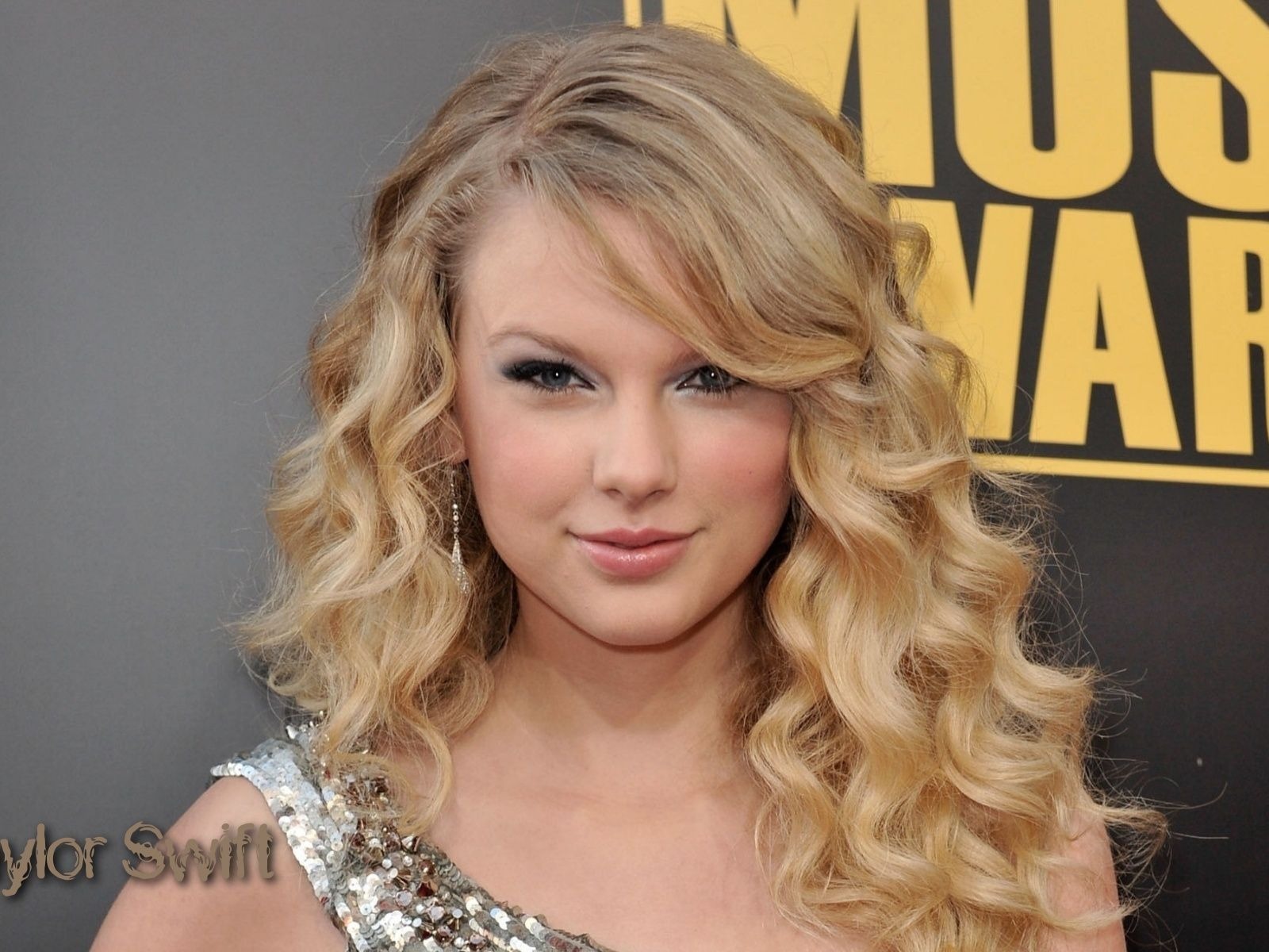 Taylor Swift #053 - 1600x1200 Wallpapers Pictures Photos Images