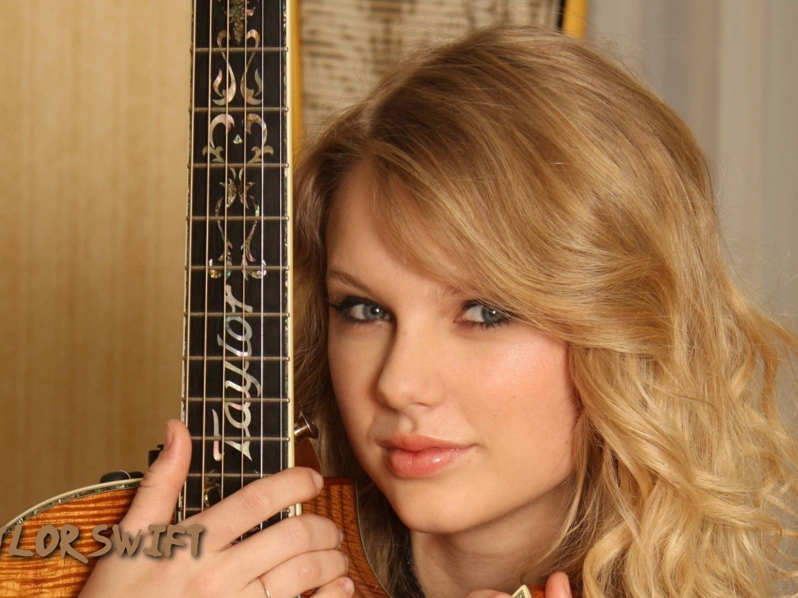 Taylor Swift #070 - 1600x1200 Wallpapers Pictures Photos Images