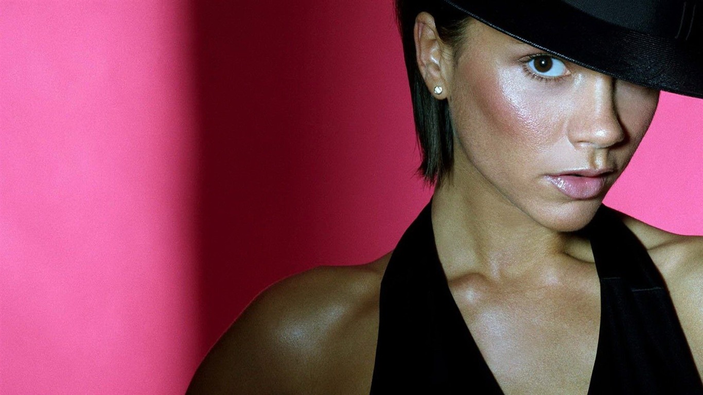 Victoria Beckham #007 - 1366x768 Wallpapers Pictures Photos Images